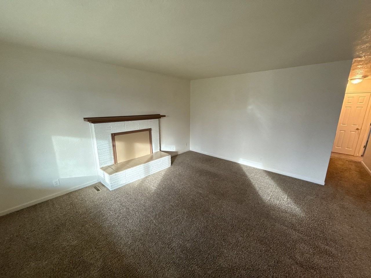 1215 Nw 11th St - Photo 2 of 36