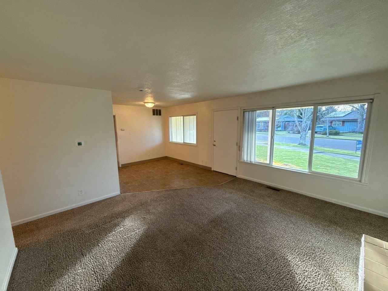 1215 Nw 11th St - Photo 4 of 36