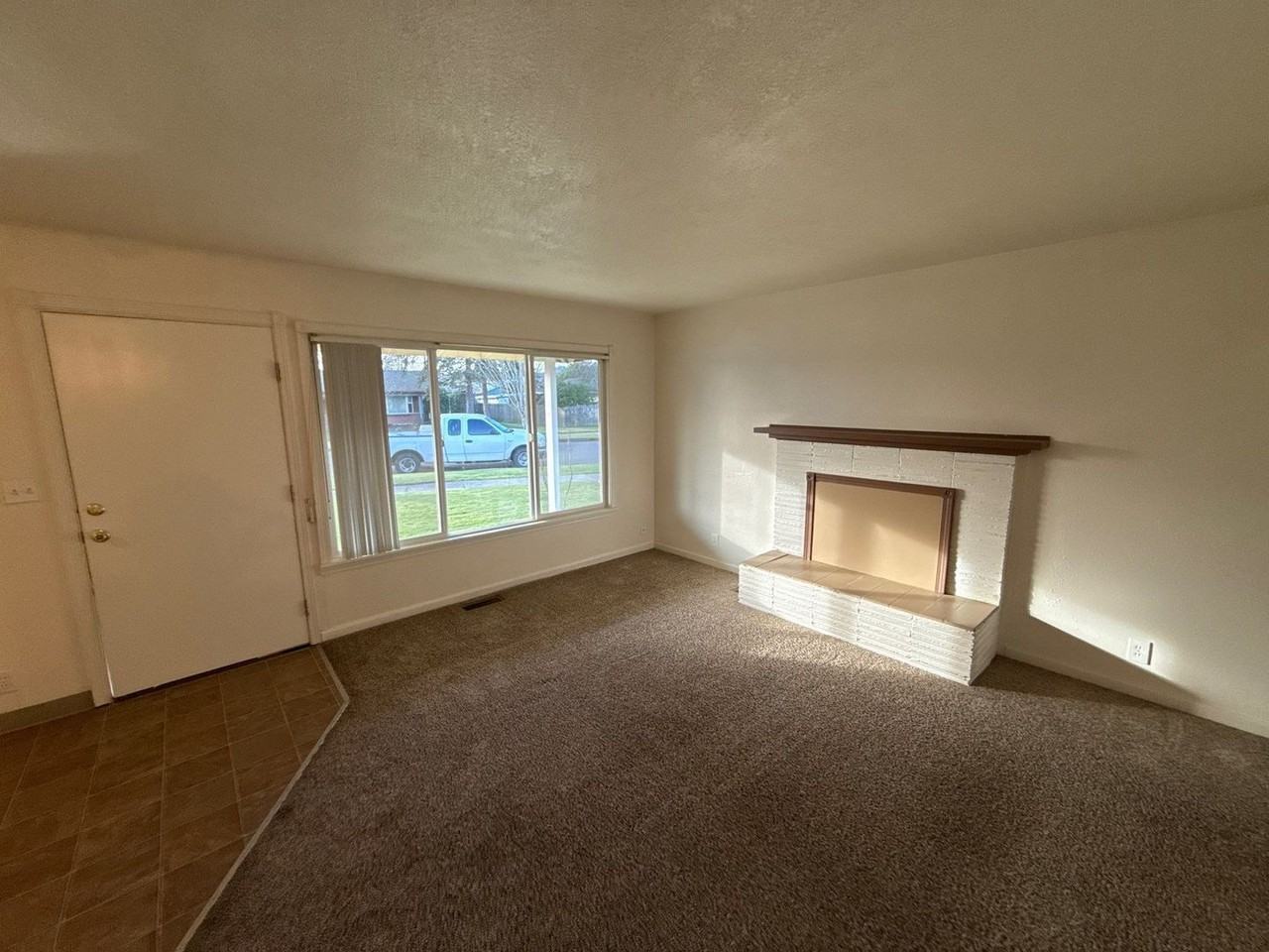 1215 Nw 11th St - Photo 5 of 36