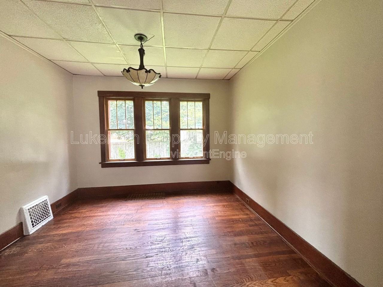 819 Hoffman Ct - Photo 4 of 17