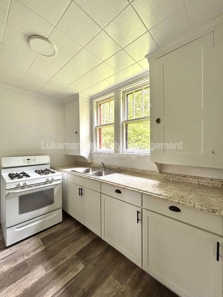 819 Hoffman Ct - Photo 6 of 17