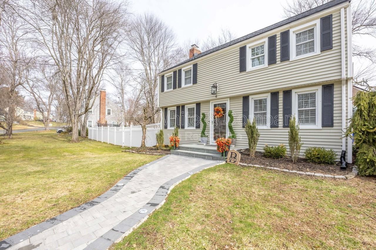 4 Trotwood Dr - Photo 2 of 28