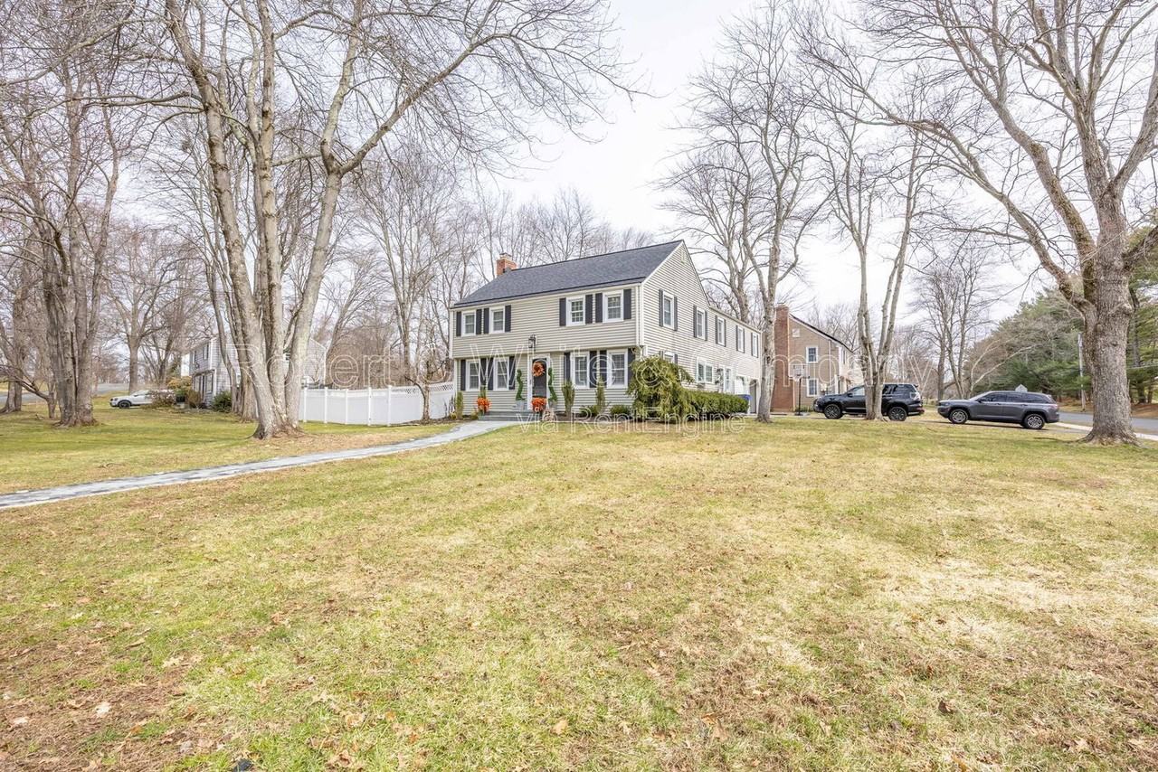 4 Trotwood Dr - Photo 3 of 28