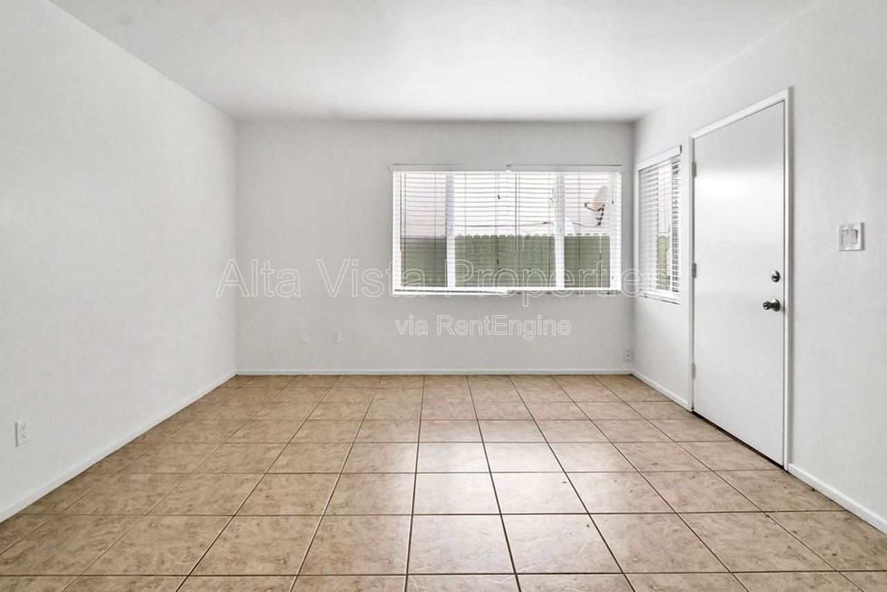 425 Bonair St #2 - Photo 3 of 21