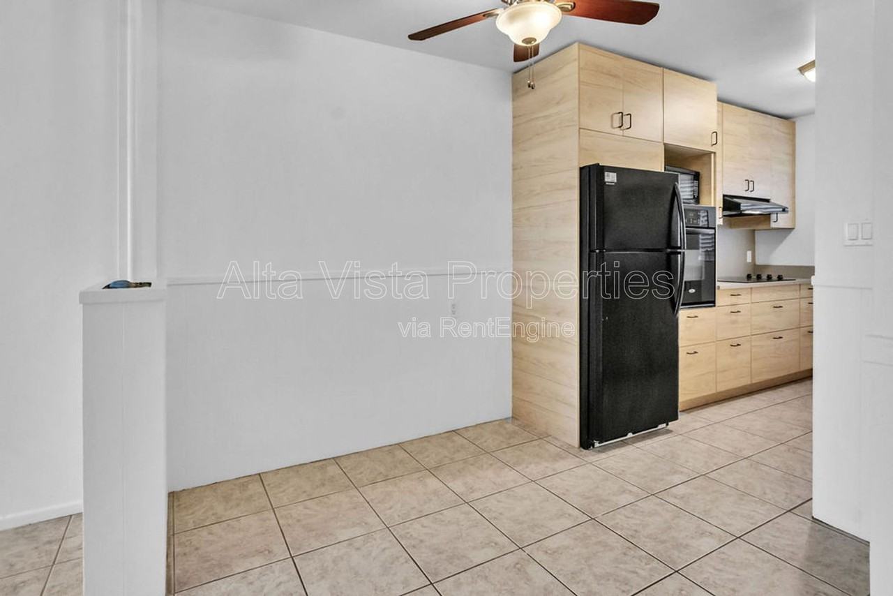 425 Bonair St #2 - Photo 4 of 21