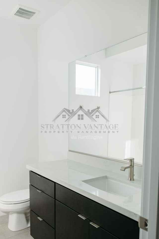 10262 E Utah Ave - Photo 4 of 37