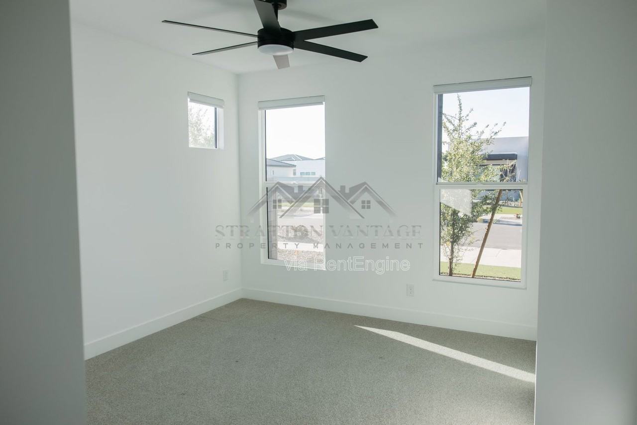 10262 E Utah Ave - Photo 5 of 37