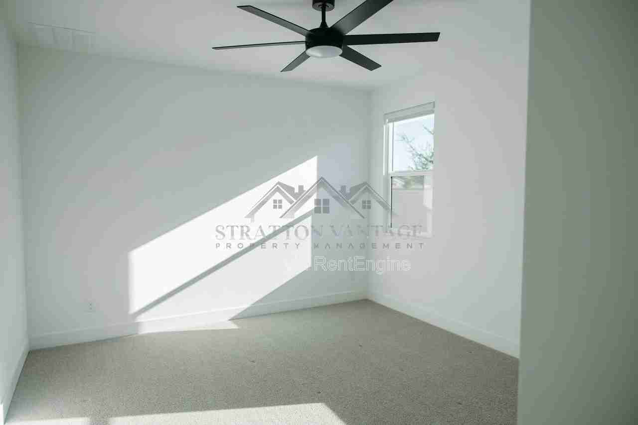 10262 E Utah Ave - Photo 7 of 37