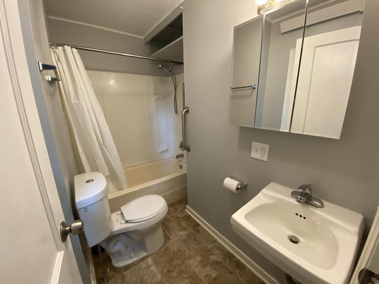 220 E 7th St #3 - Photo 4 of 7
