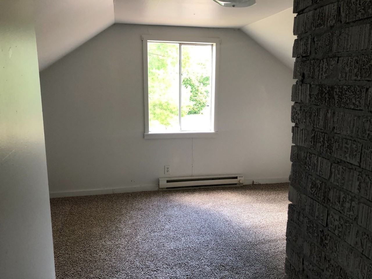 2189 Hilyard St - Photo 5 of 14