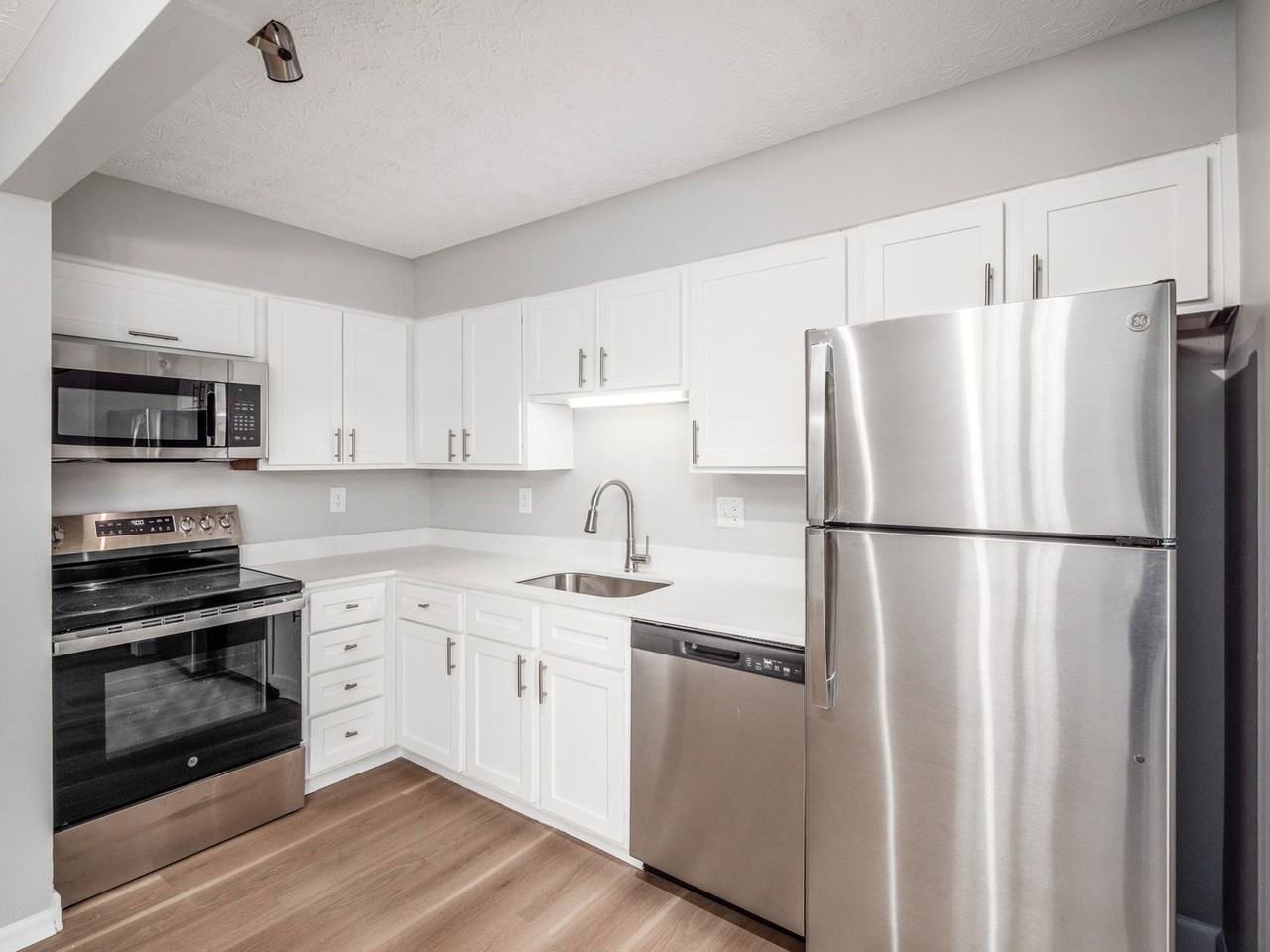 7974 Harmill Dr - Photo 4 of 26