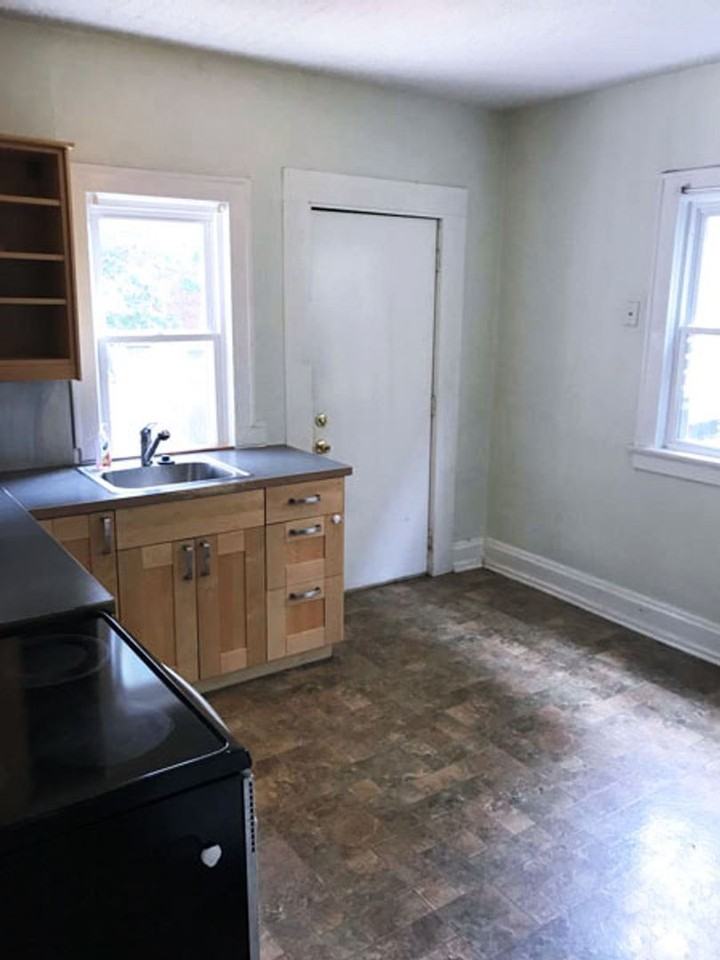 1446 Hamlet St - Photo 4 of 11