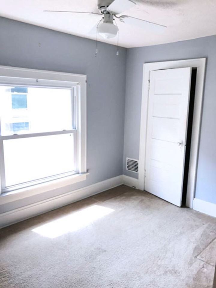 1446 Hamlet St - Photo 6 of 11