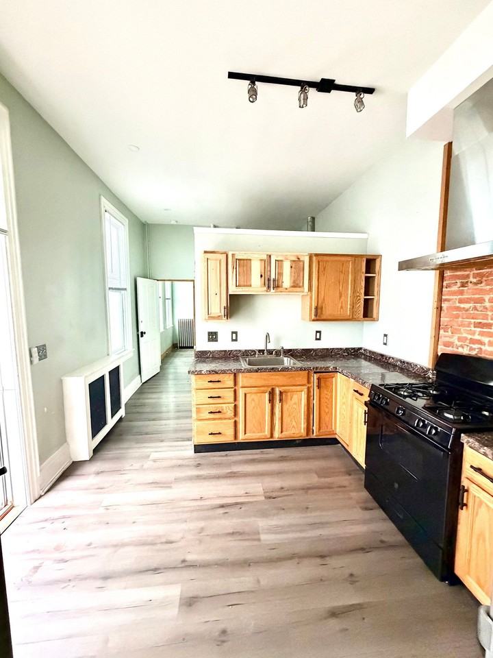 205 E King St #1 - Photo 3 of 13