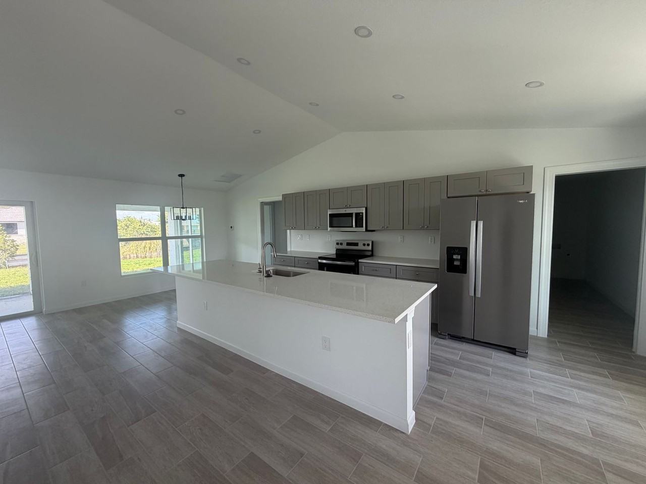 1301 Ne 11th Ter - Photo 3 of 10