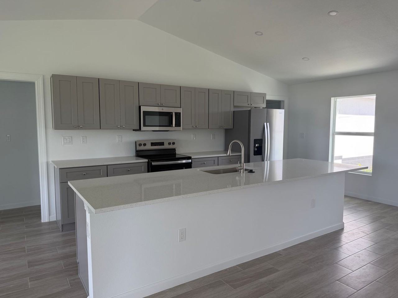 1301 Ne 11th Ter - Photo 4 of 10