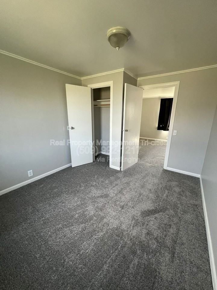 919 E 27th Ave - Photo 4 of 10