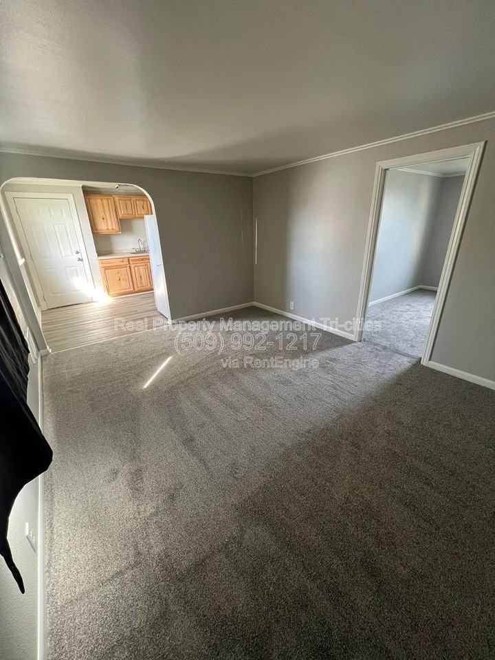 919 E 27th Ave - Photo 5 of 10