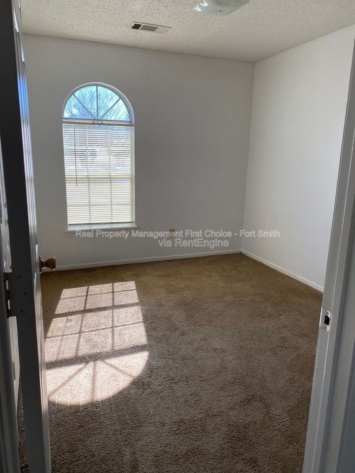 3505 Ridgeway Dr - Photo 7 of 13