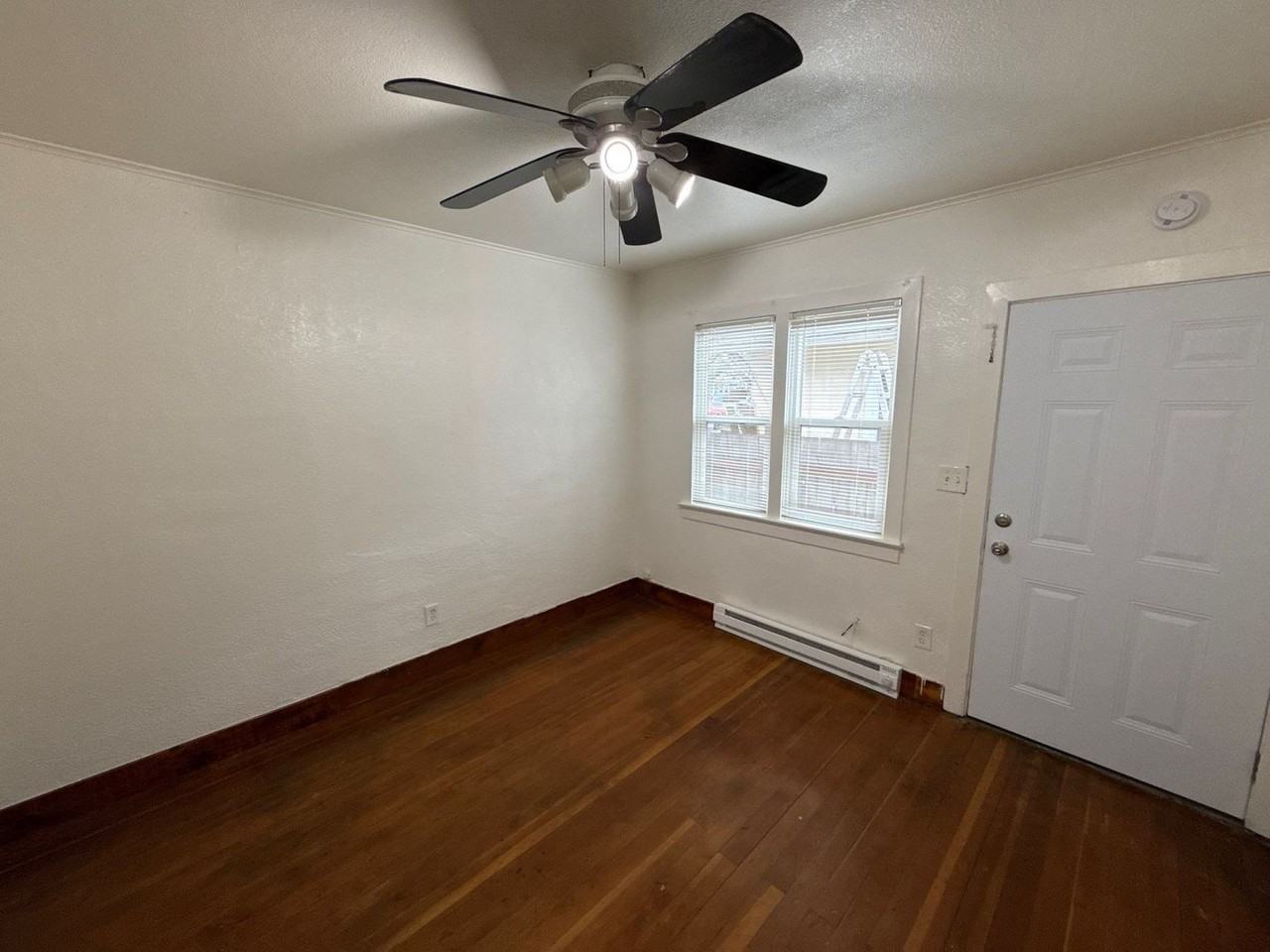 633 Thompson Ave Ne - Photo 2 of 15