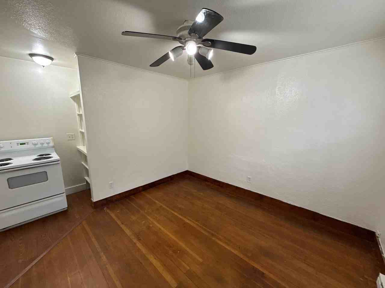 633 Thompson Ave Ne - Photo 3 of 15