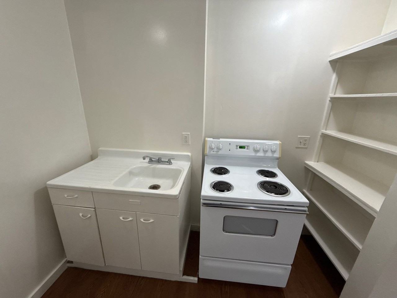 633 Thompson Ave Ne - Photo 6 of 15