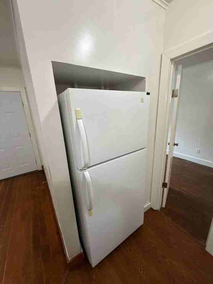 633 Thompson Ave Ne - Photo 7 of 15