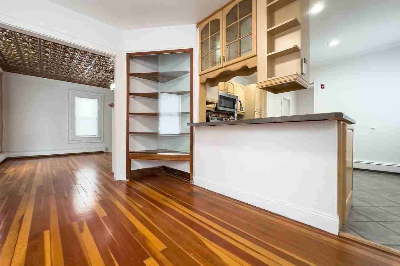 544 North St - Photo 4 of 31