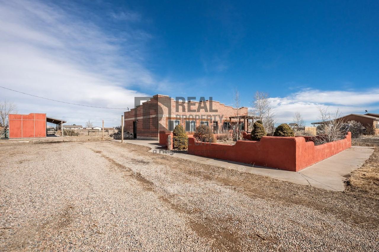 531 E Milt Dr - Photo 2 of 42