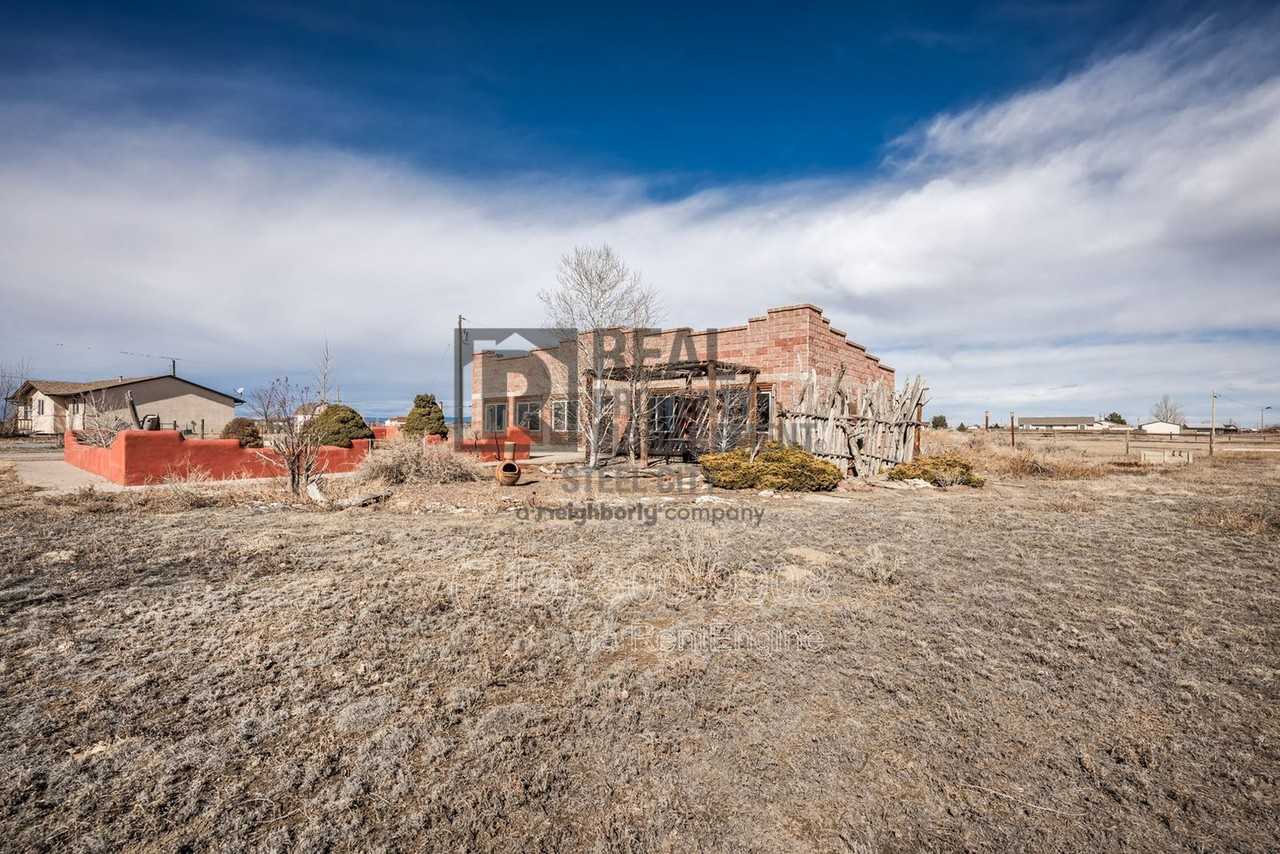 531 E Milt Dr - Photo 3 of 42