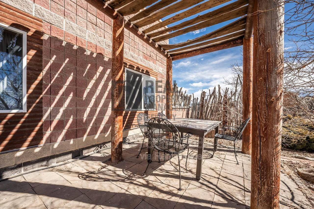 531 E Milt Dr - Photo 4 of 42