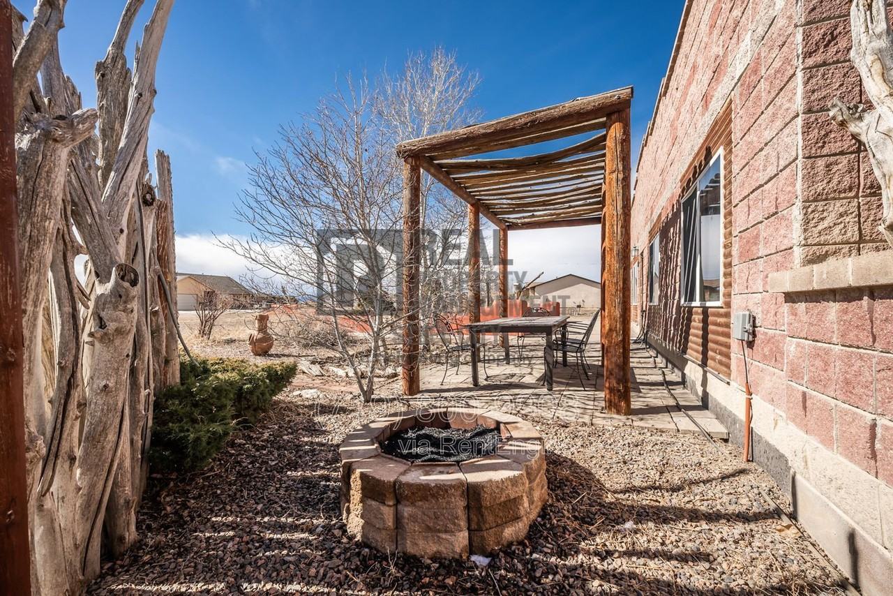 531 E Milt Dr - Photo 6 of 42