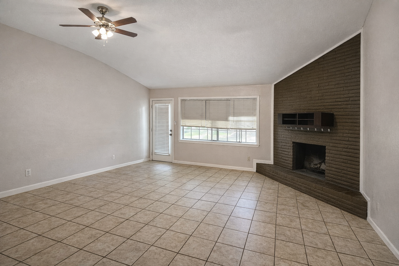 11610 Sagehollow Ln - Photo 3 of 5
