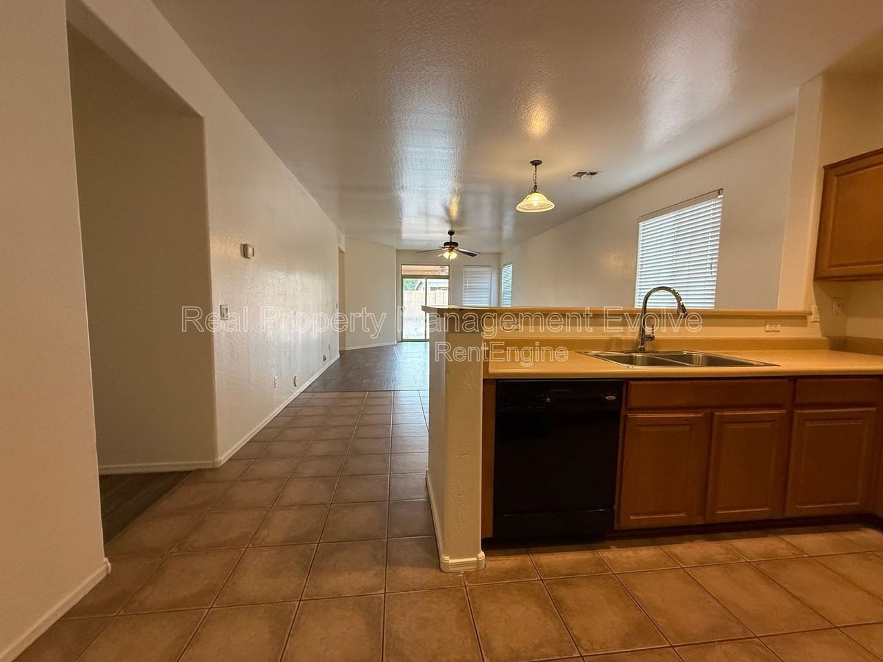 7337 W St Catherine Ave - Photo 5 of 34