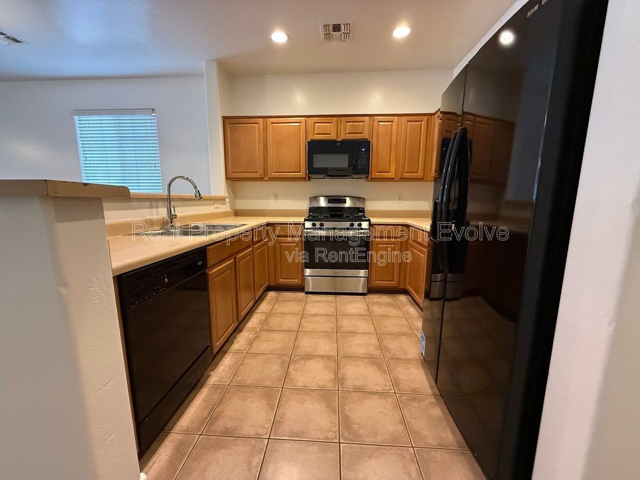 7337 W St Catherine Ave - Photo 6 of 34