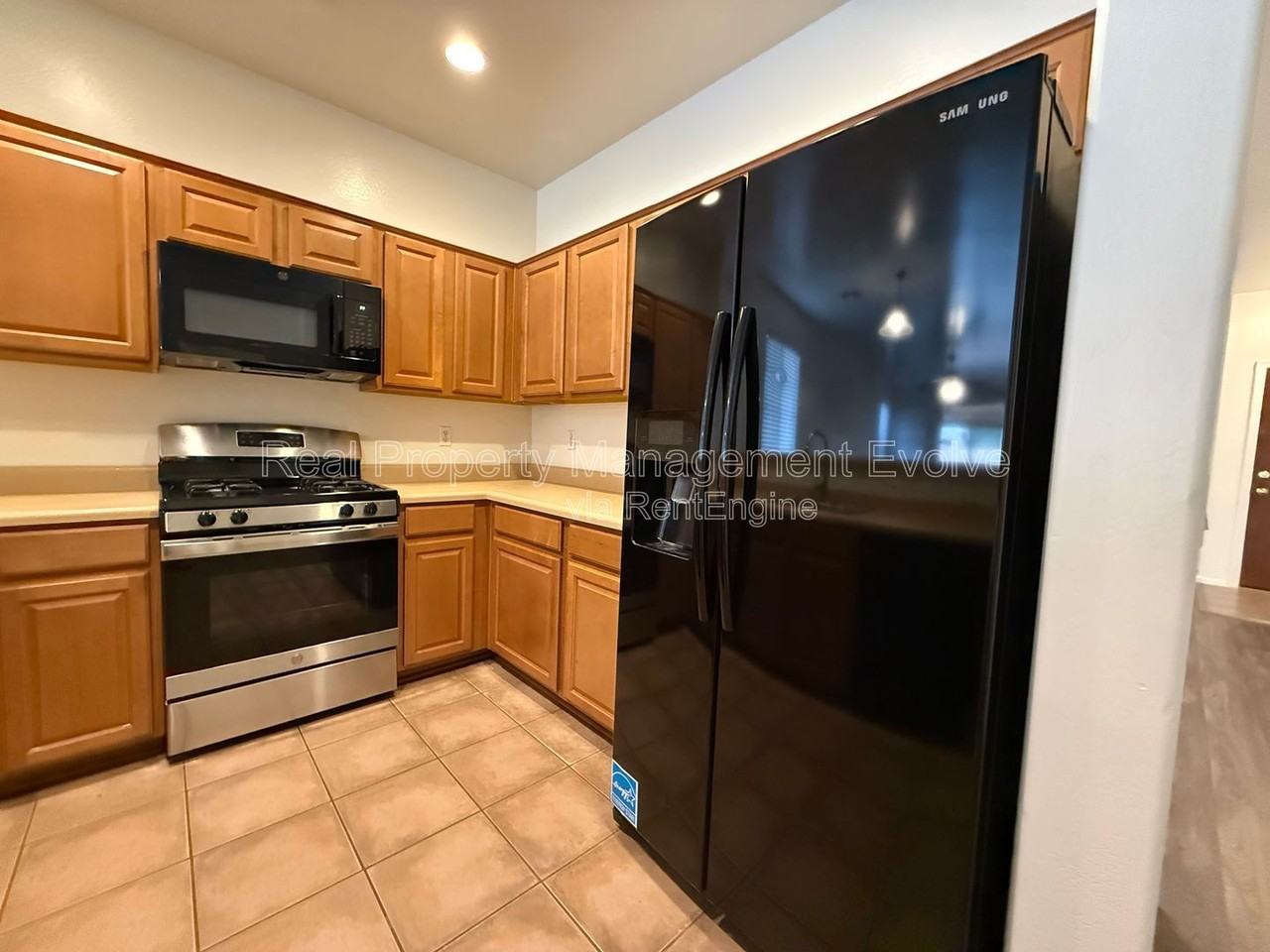 7337 W St Catherine Ave - Photo 7 of 34