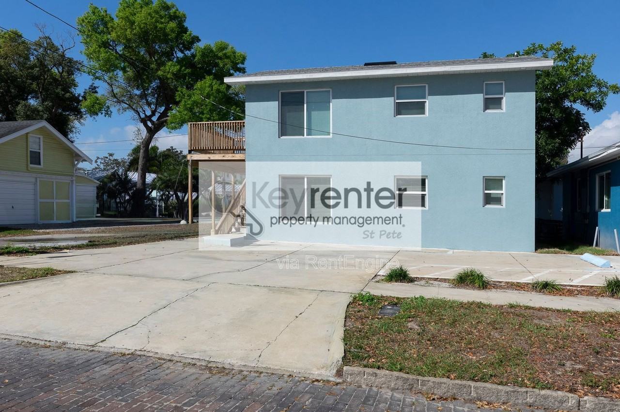 454 21st Ave N - Photo 3 of 18