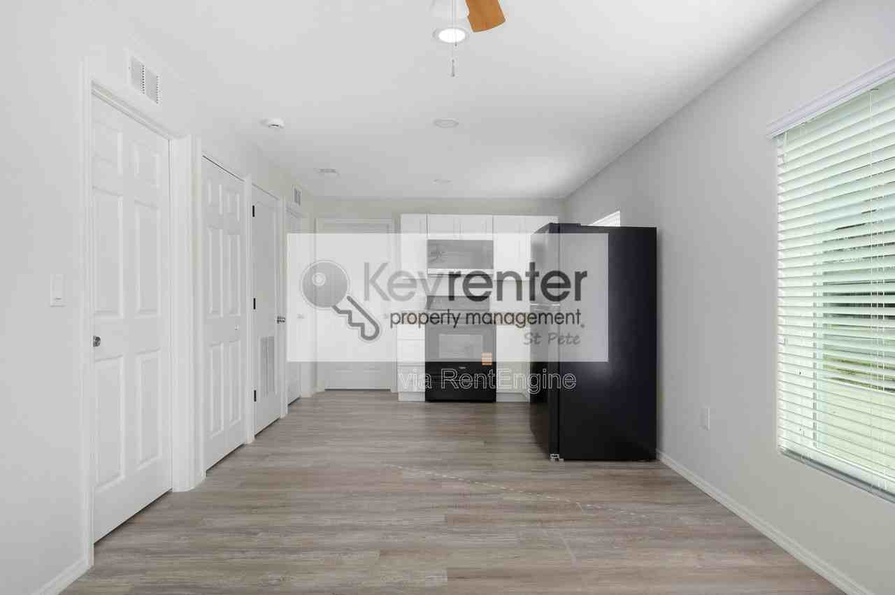 454 21st Ave N - Photo 5 of 18