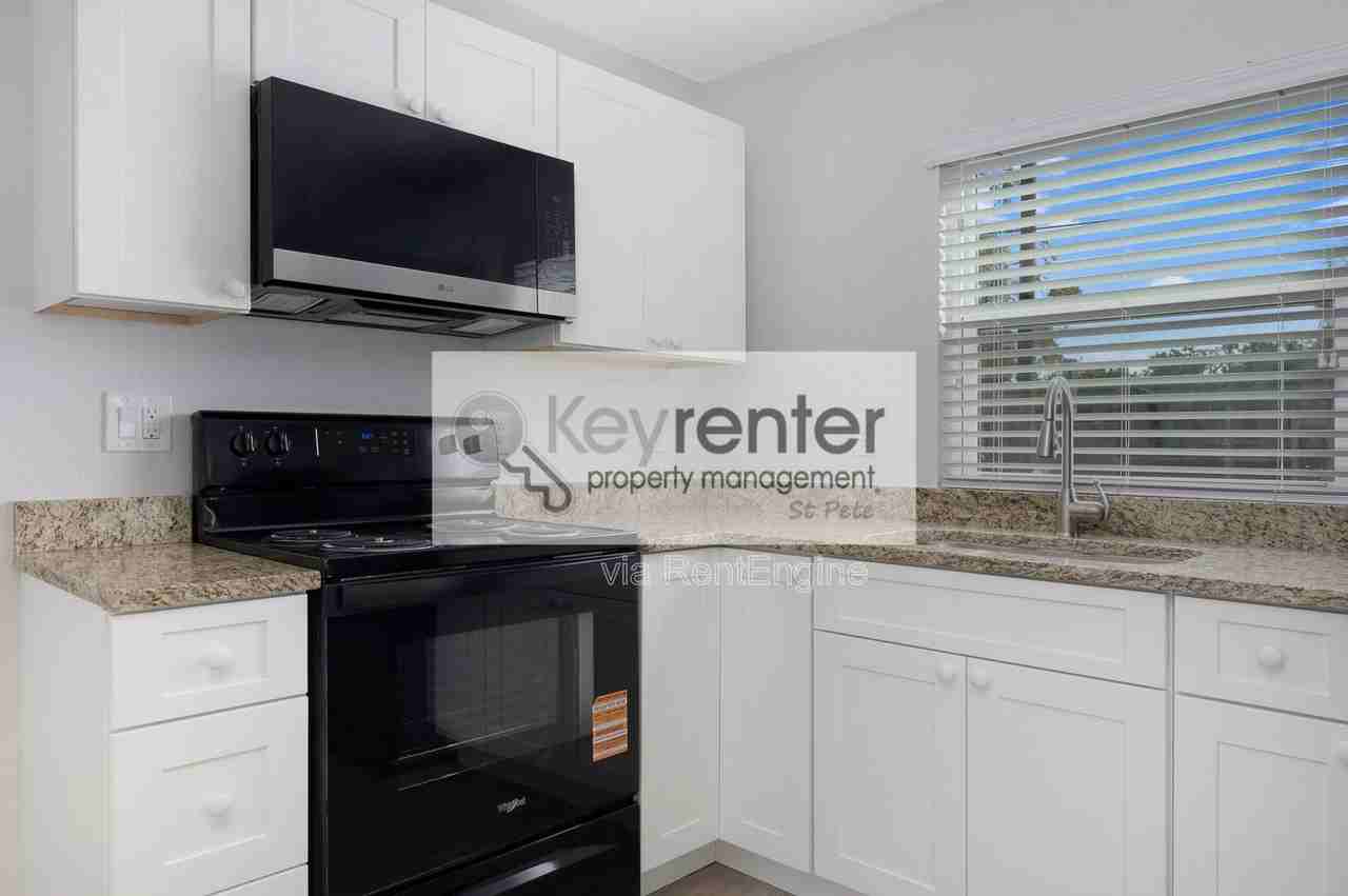 454 21st Ave N - Photo 7 of 18