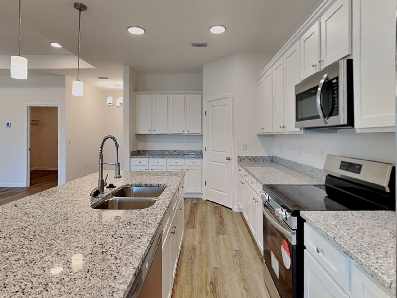 23406 Racine Ave - Photo 4 of 17