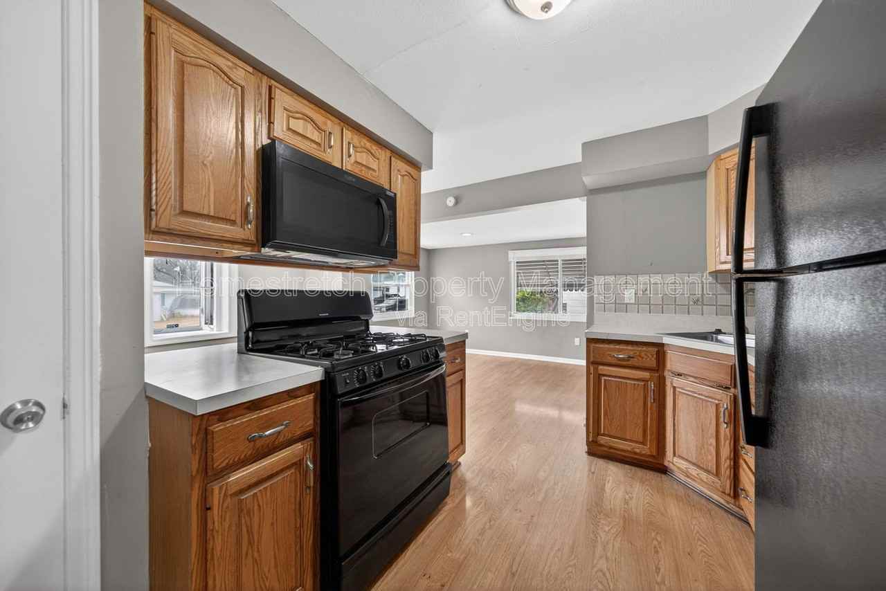 10201 Surf Dr - Photo 4 of 36