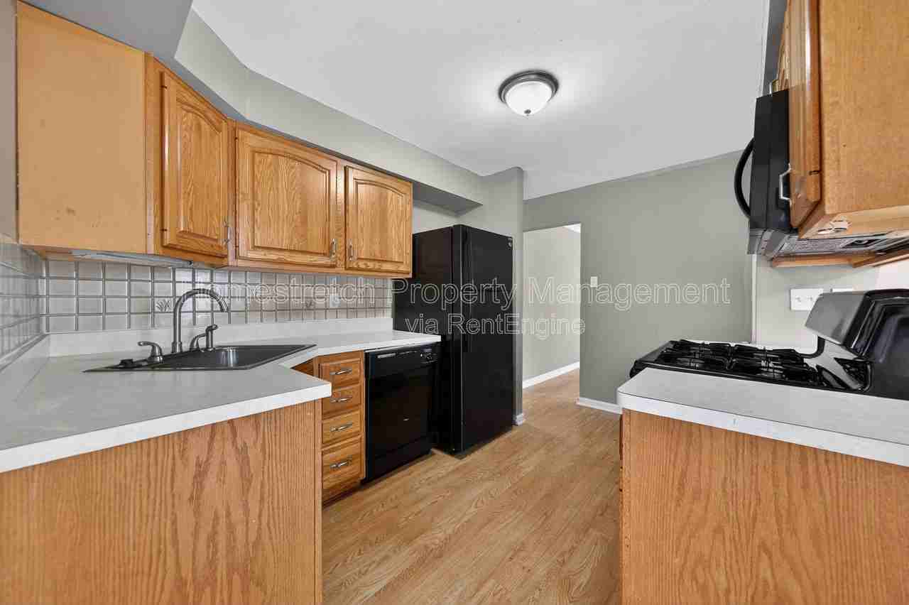 10201 Surf Dr - Photo 5 of 36