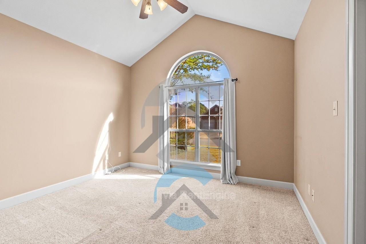 1445 Champions Dr - Photo 2 of 16