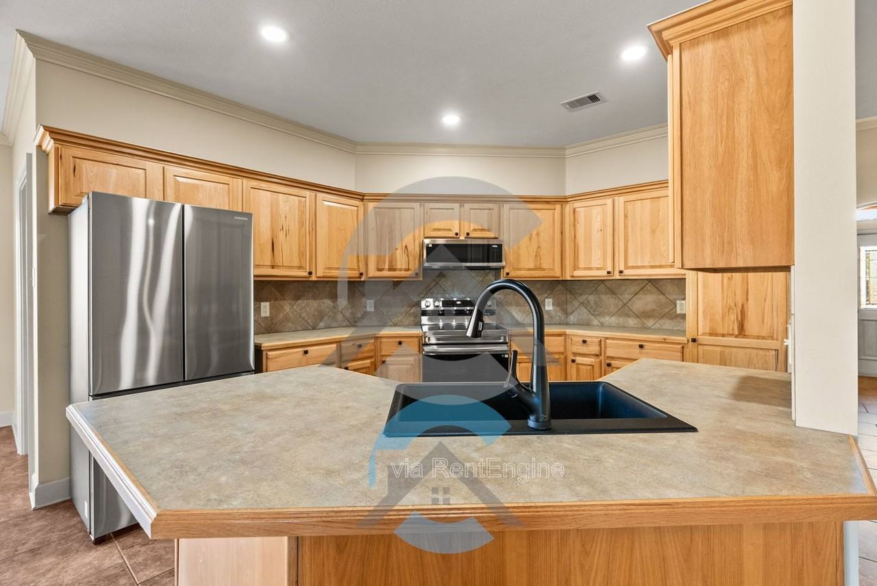 1445 Champions Dr - Photo 6 of 16