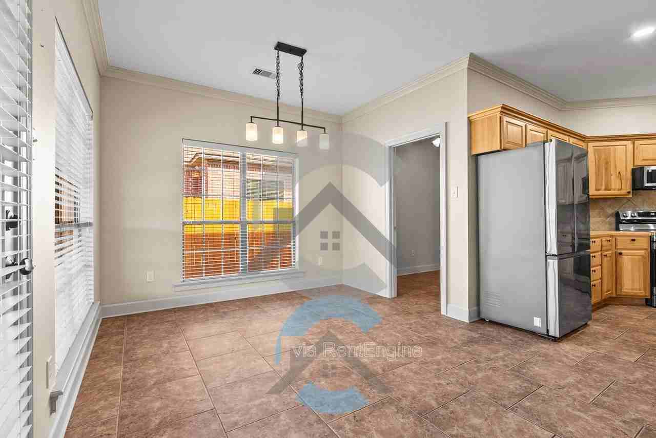 1445 Champions Dr - Photo 7 of 16