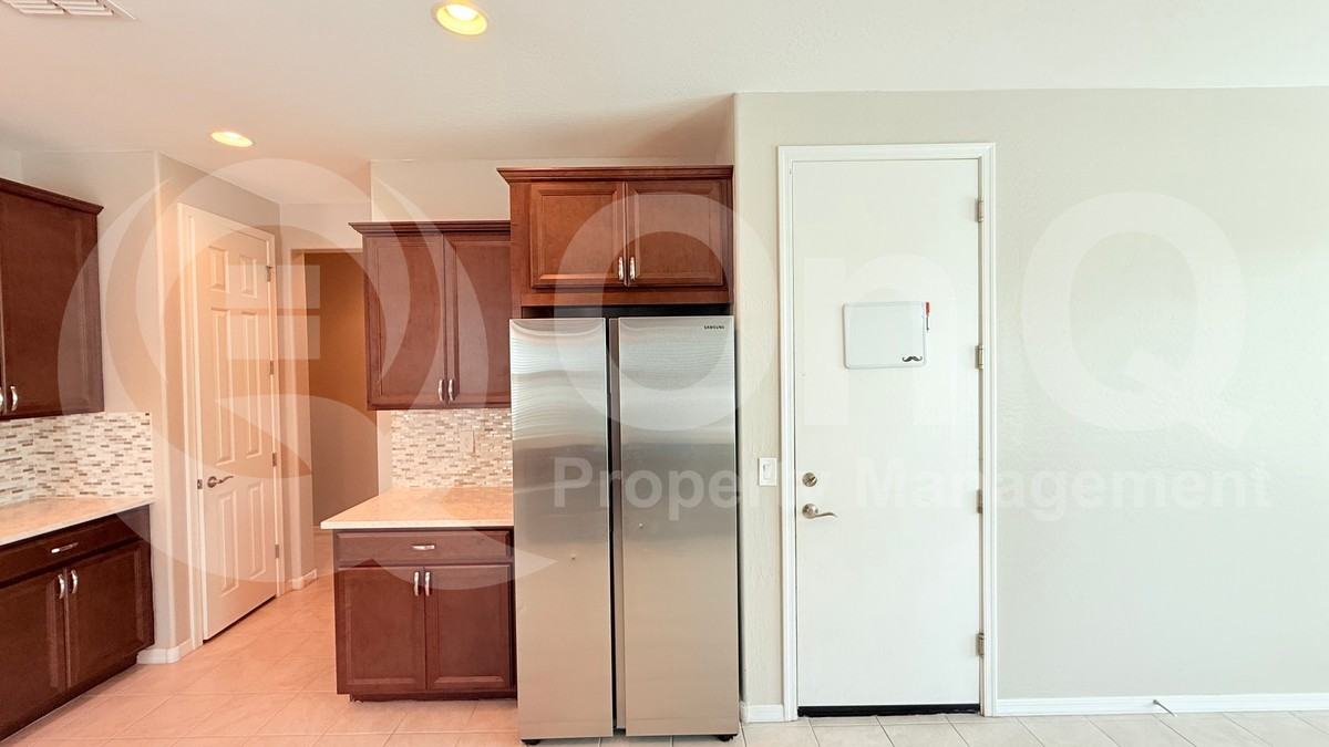 9644 W Fallen Leaf Ln - Photo 3 of 50