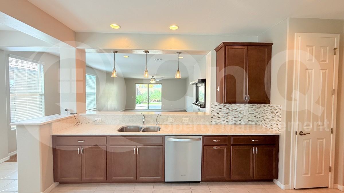 9644 W Fallen Leaf Ln - Photo 5 of 50