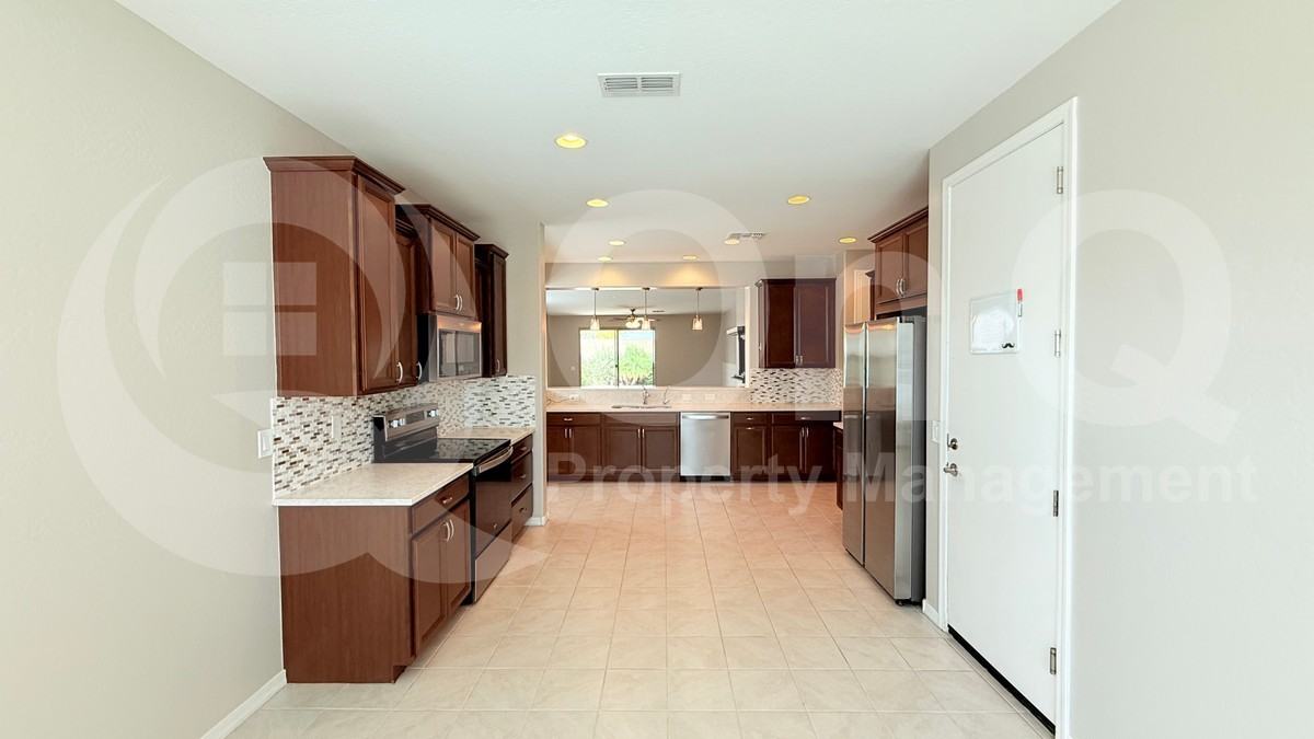 9644 W Fallen Leaf Ln - Photo 6 of 50