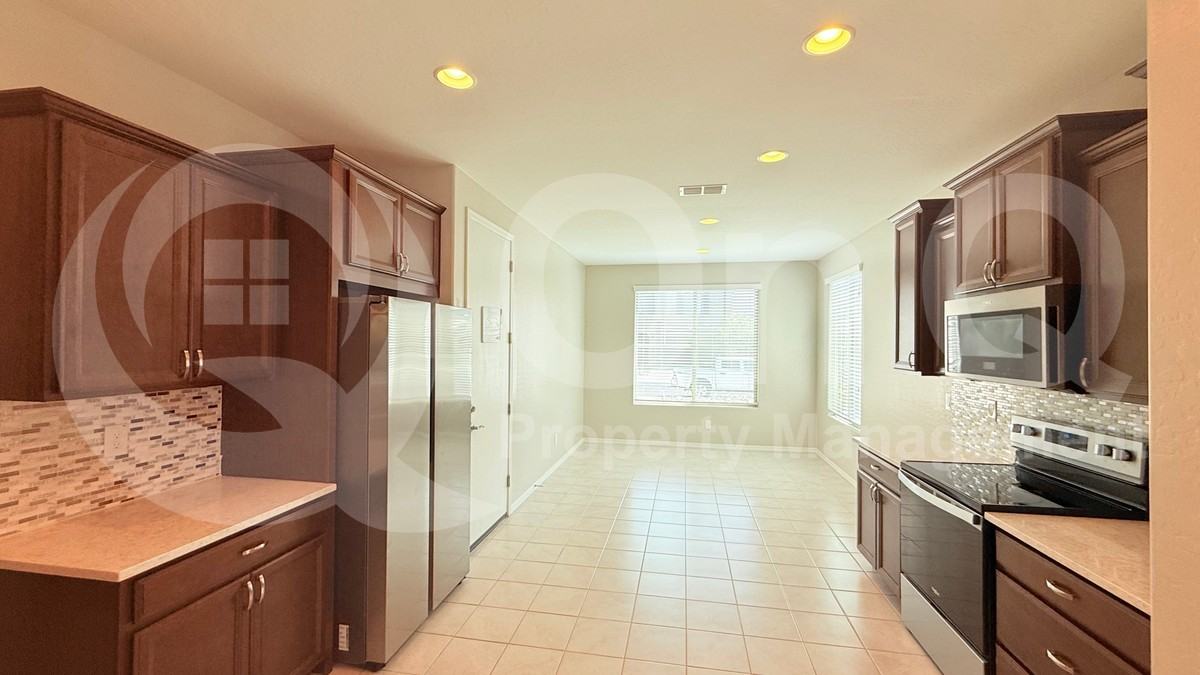 9644 W Fallen Leaf Ln - Photo 7 of 50