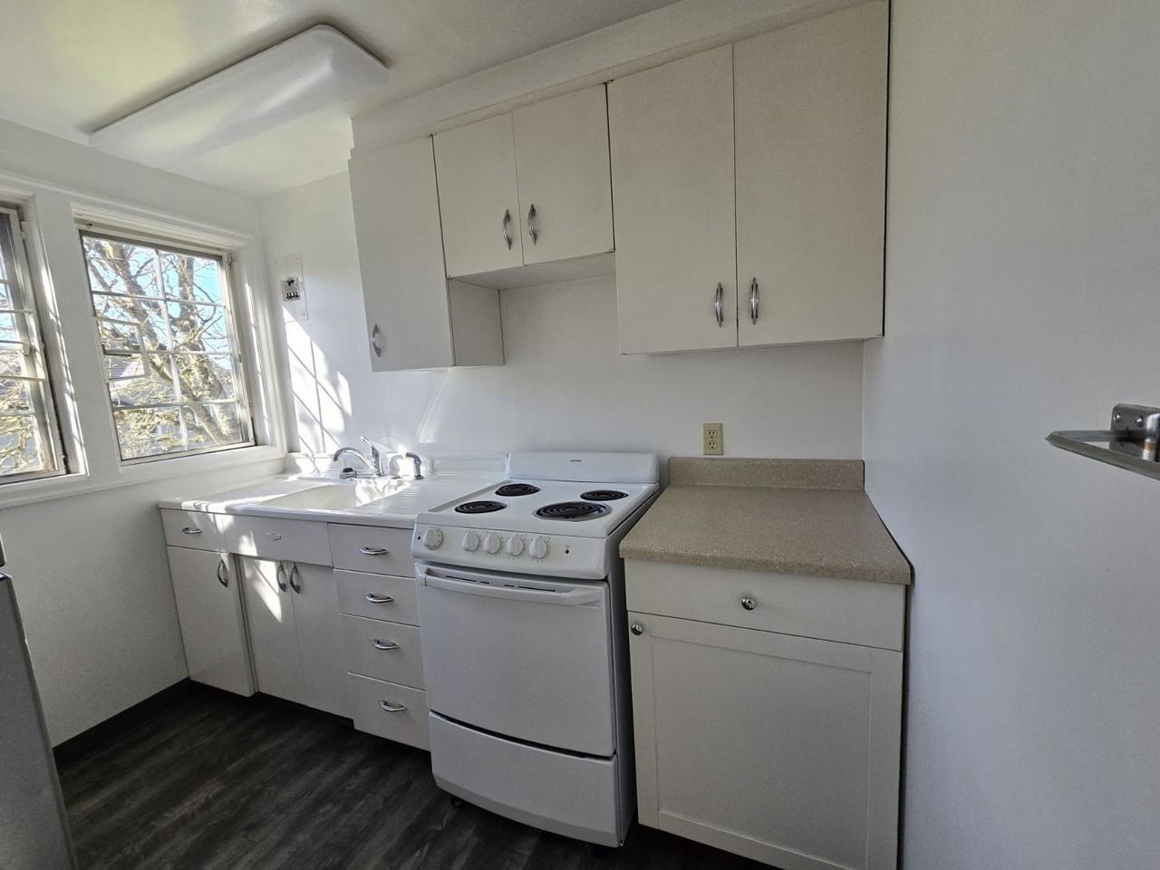 447 Ne Winchester St - Photo 6 of 20